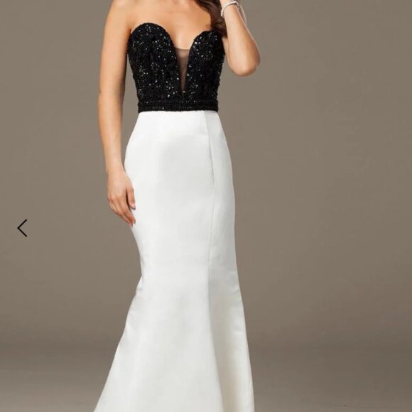 Jovani Evening Formal Dress Style 22720 Size 4 - Picture 1 of 9